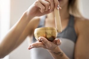 Lire la suite à propos de l’article Comment créer une ambiance de méditation avec les bols tibétains ?